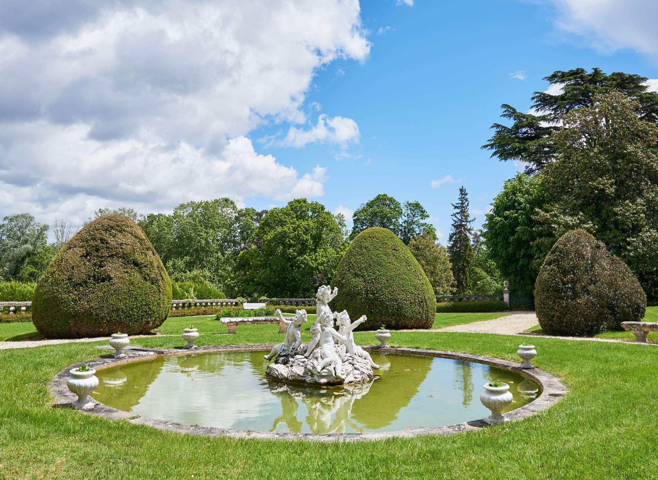 French formal garden of the Château de Beaulieu, Hotel in Joué-lès-Tours