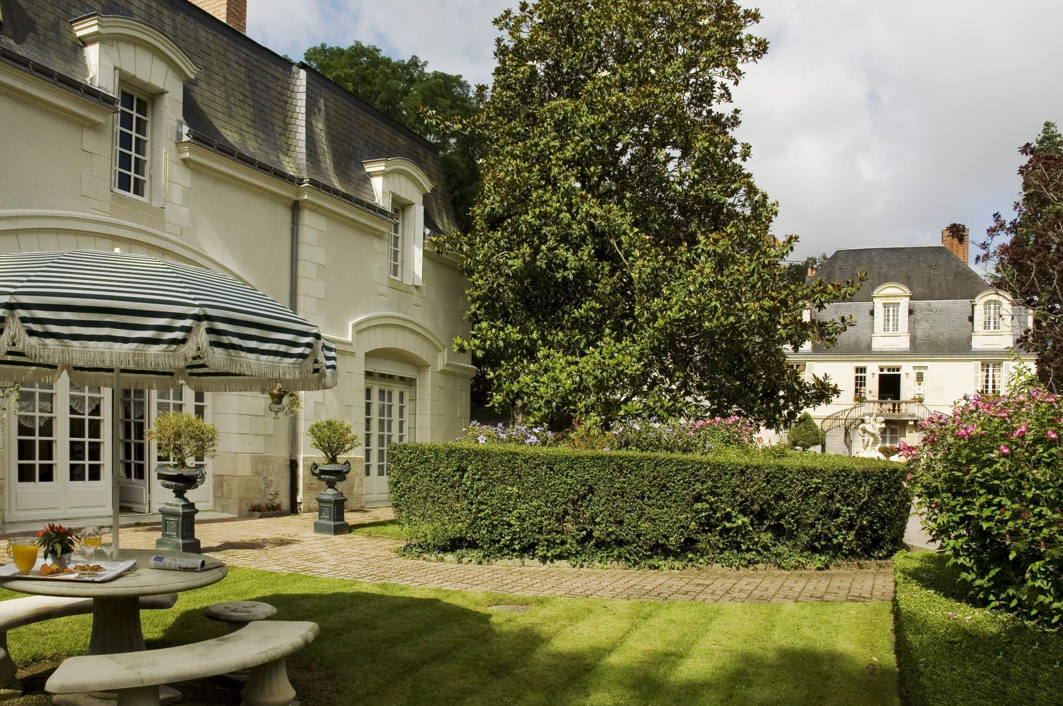 Garden of the Château de Beaulieu, Seminars near Tours