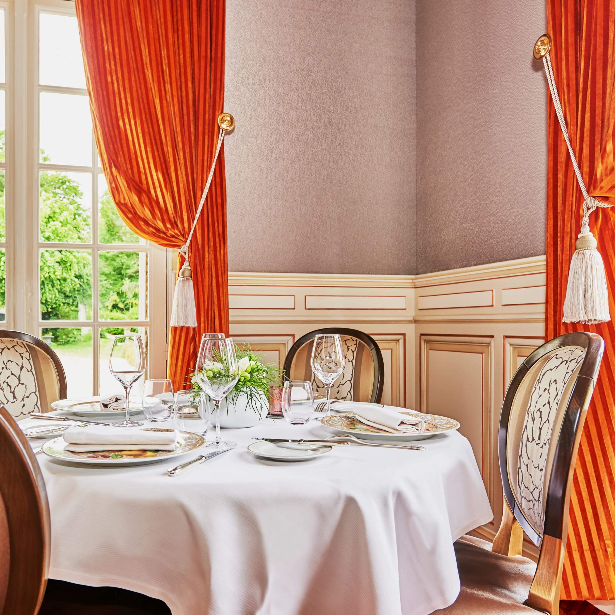 Dining room of the Château de Beaulieu, Gourmet Restaurant with terrace near Tours
